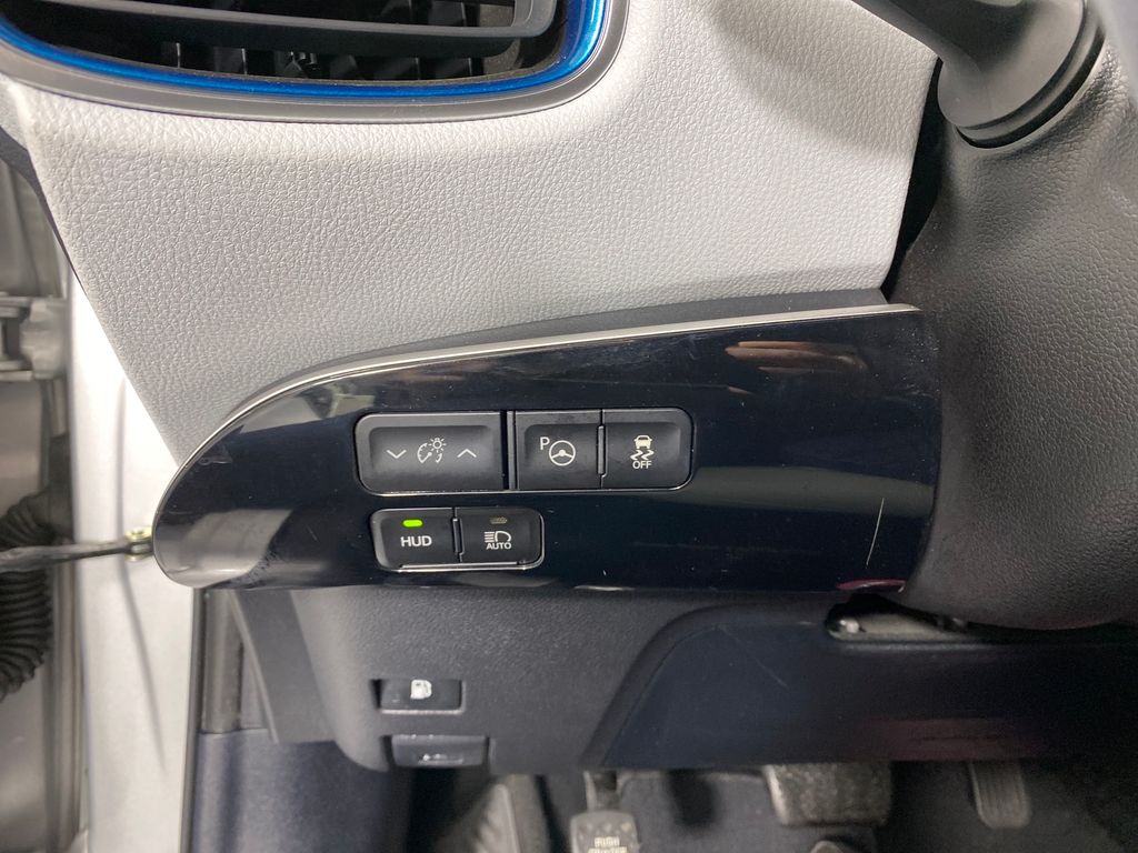 Vehicle image 13 of 41