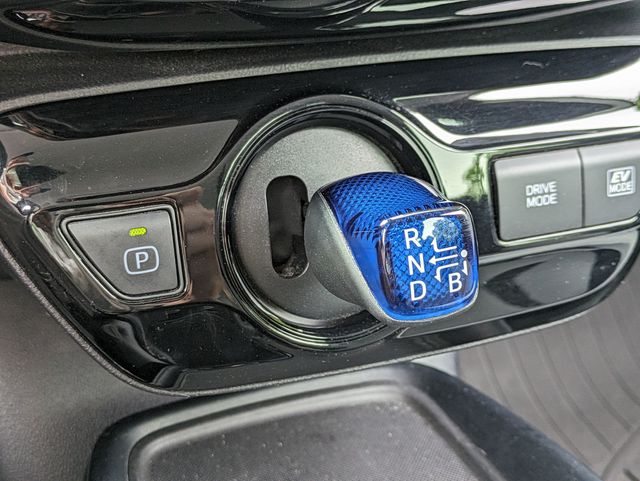 Vehicle image 14 of 30