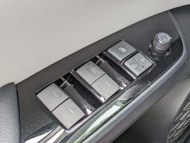 Vehicle image 18 of 30
