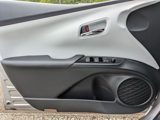 Vehicle image 17 of 30