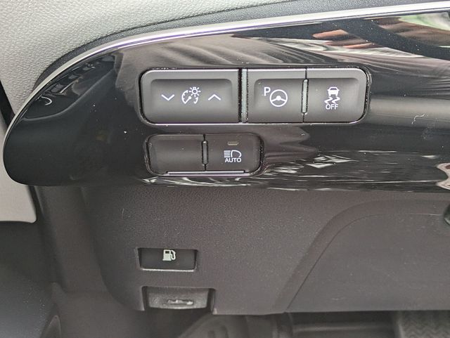 Vehicle image 16 of 30