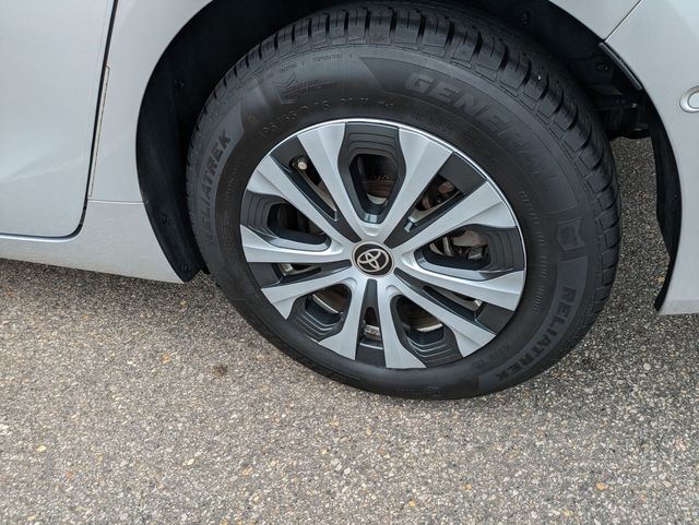 Vehicle image 28 of 30