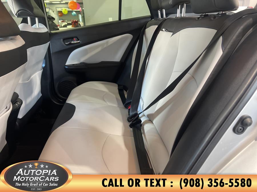 Vehicle image 23 of 44
