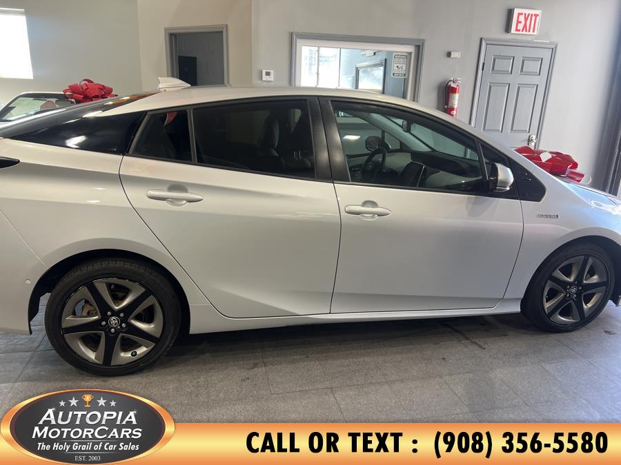 Vehicle image 9 of 44