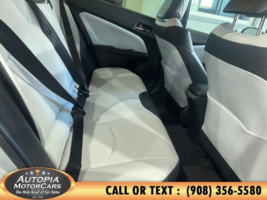 Vehicle image 21 of 44