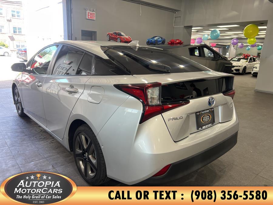 Vehicle image 10 of 44