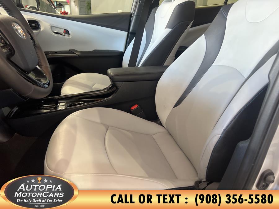Vehicle image 17 of 44