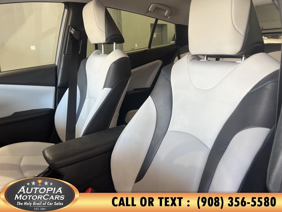 Vehicle image 18 of 44