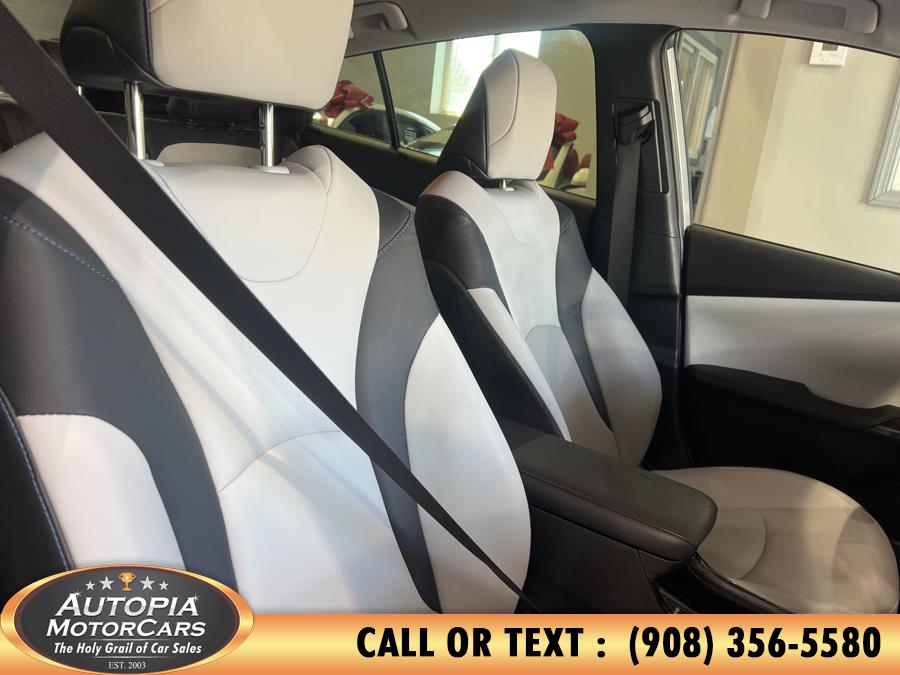 Vehicle image 20 of 44