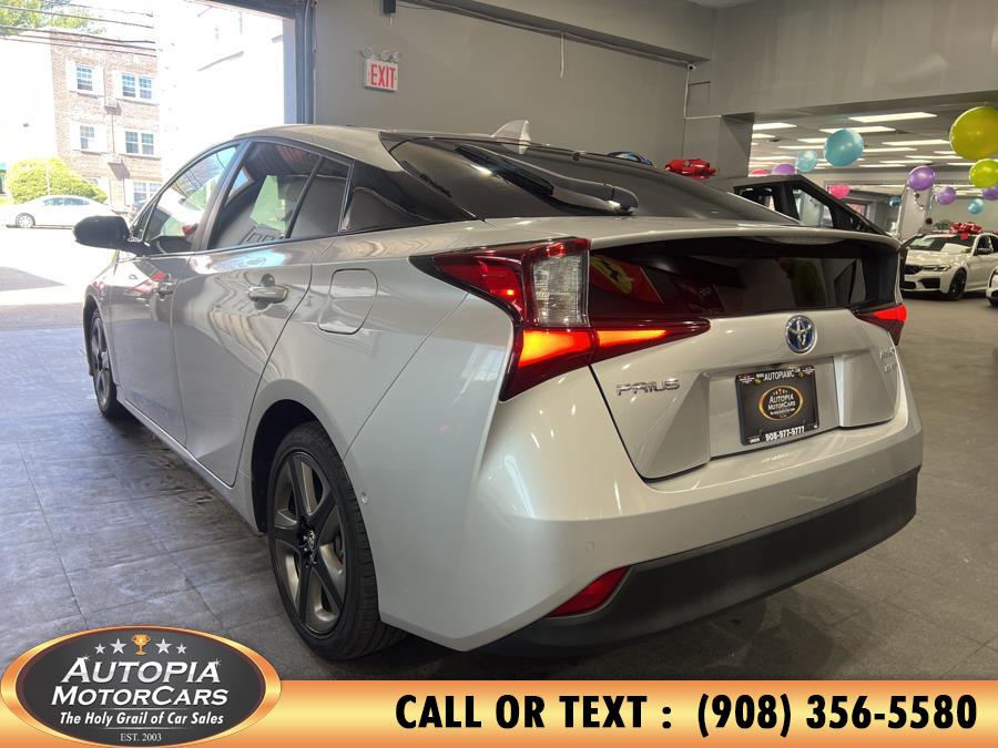 Vehicle image 11 of 44