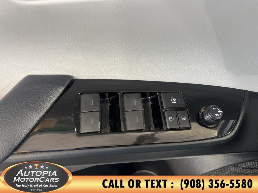 Vehicle image 27 of 44