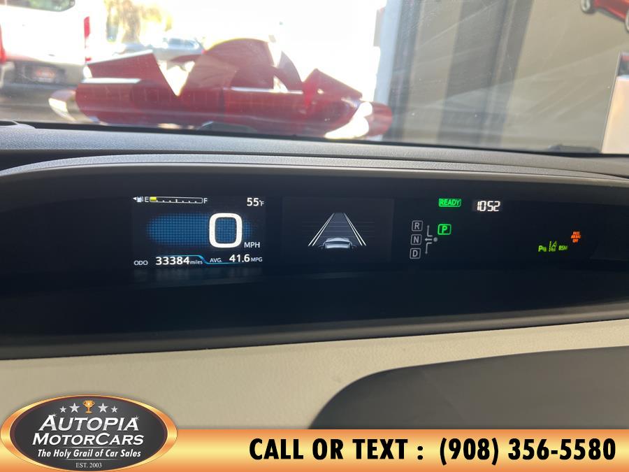 Vehicle image 32 of 44