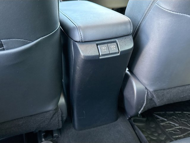 Vehicle image 37 of 43