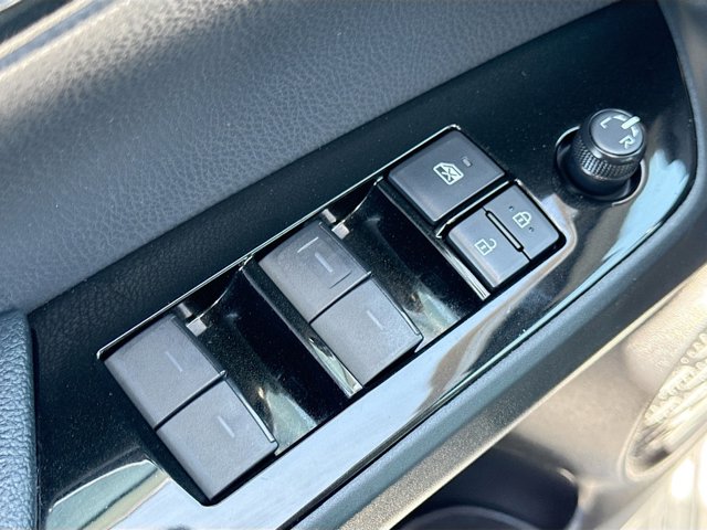Vehicle image 31 of 43
