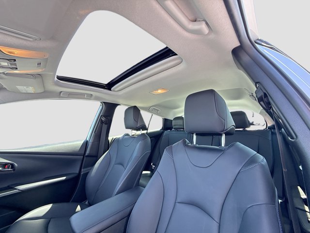 Vehicle image 18 of 43