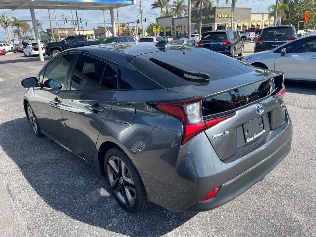 Vehicle image 4 of 9