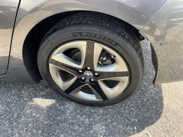 Vehicle image 5 of 9