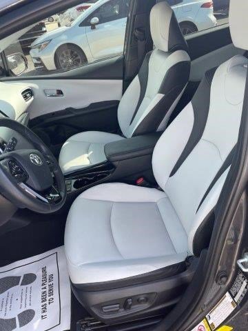 Vehicle image 7 of 9