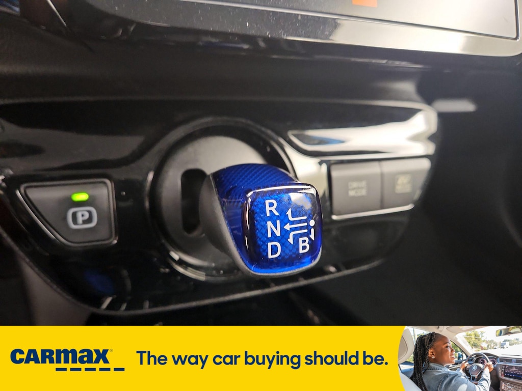 Vehicle image 23 of 28