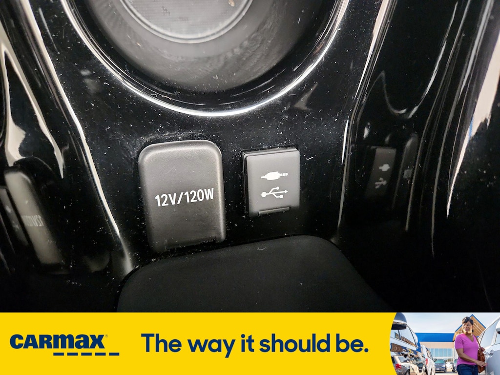 Vehicle image 24 of 28