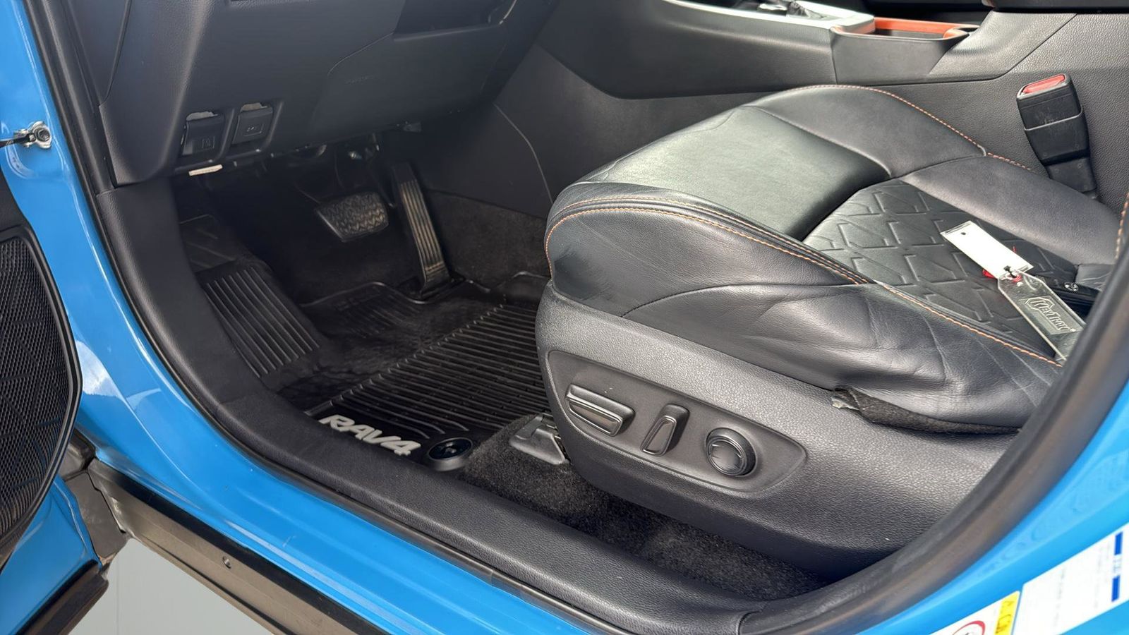 Vehicle image 13 of 31