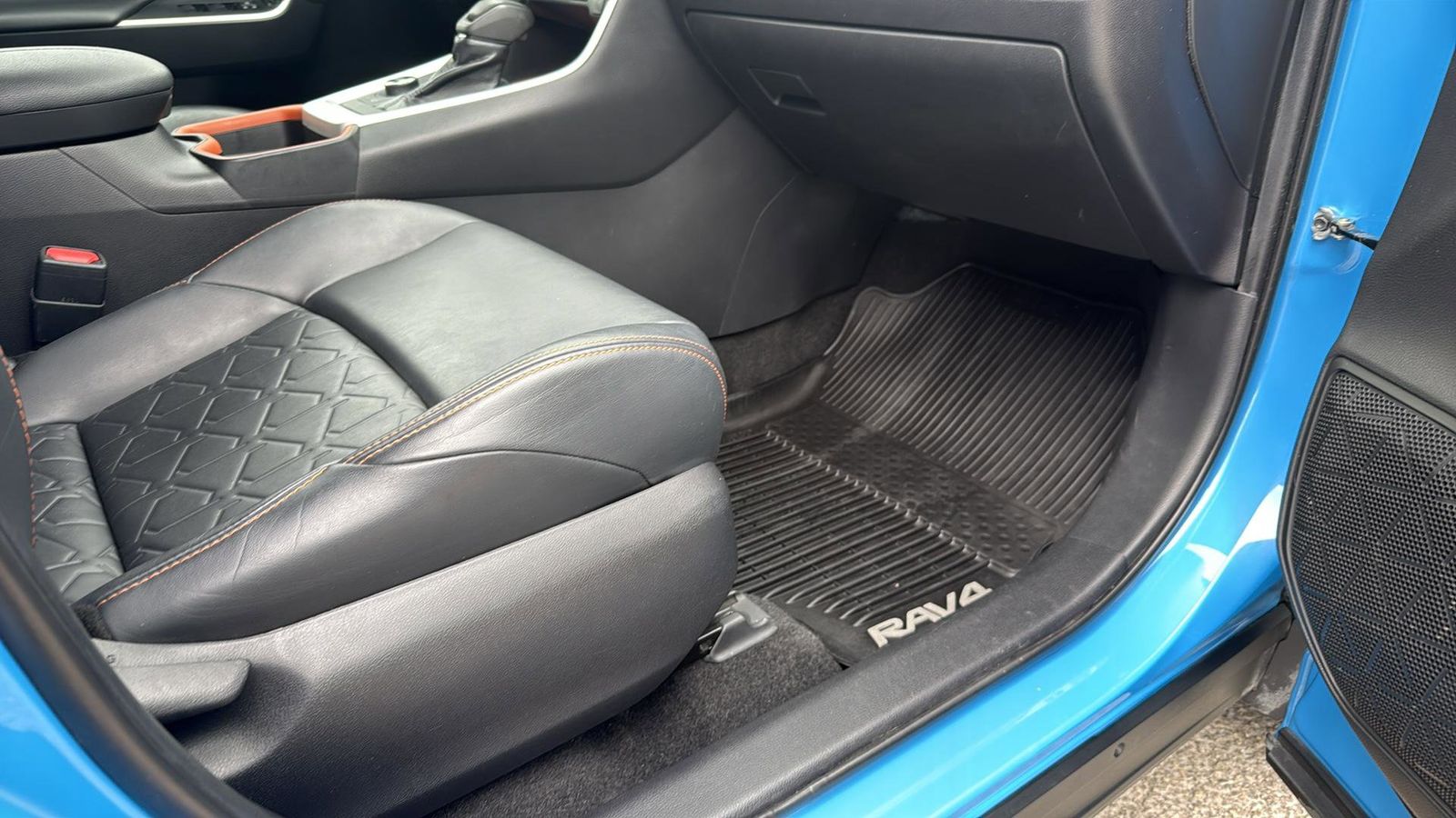 Vehicle image 27 of 31