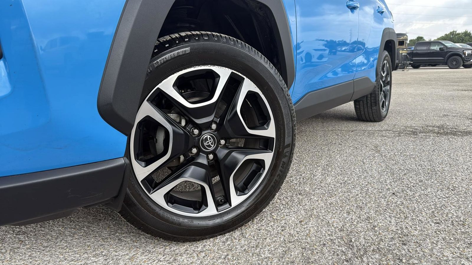 Vehicle image 11 of 31