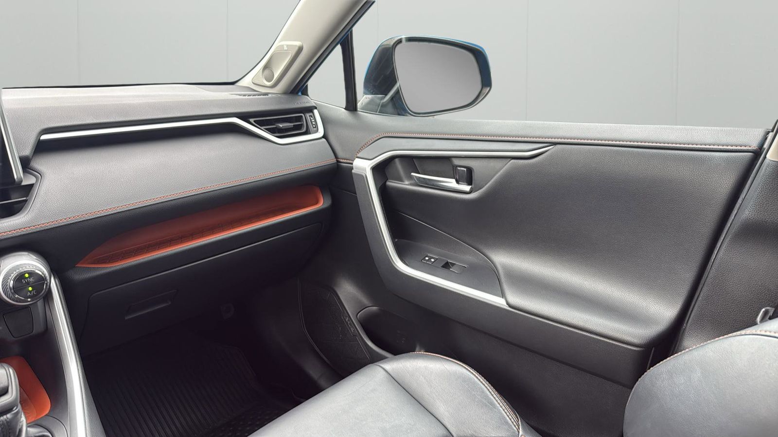 Vehicle image 26 of 31