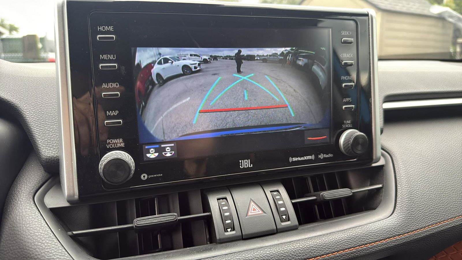 Vehicle image 21 of 31