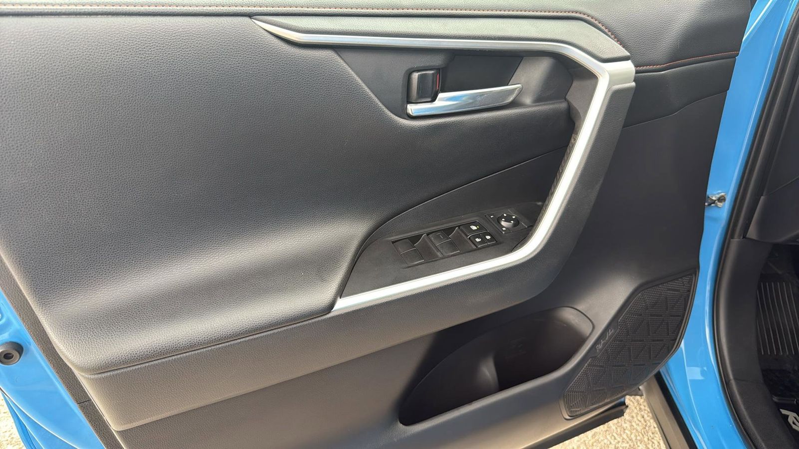 Vehicle image 14 of 31