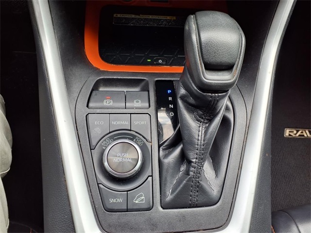Vehicle image 19 of 25