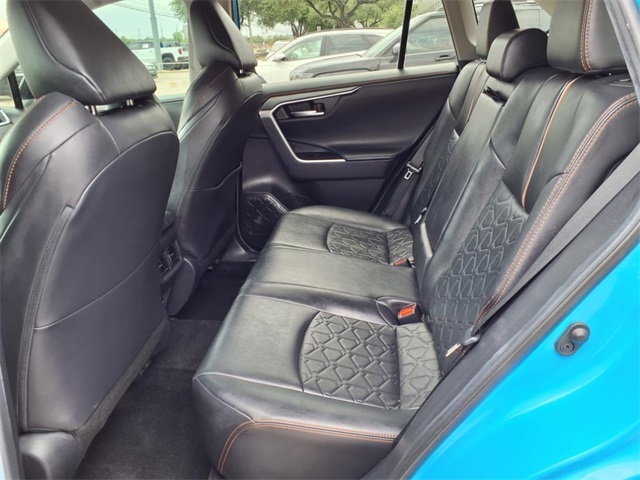 Vehicle image 13 of 25
