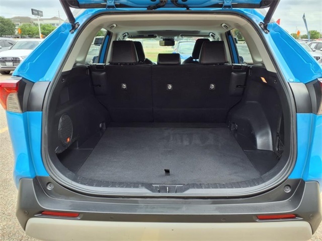 Vehicle image 14 of 25