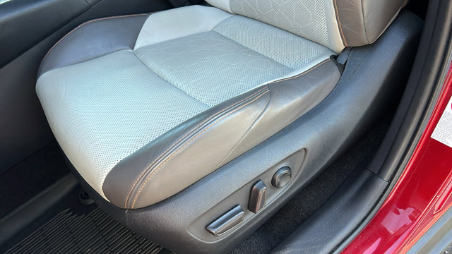 Vehicle image 17 of 29