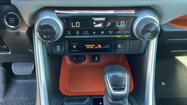 Vehicle image 21 of 29