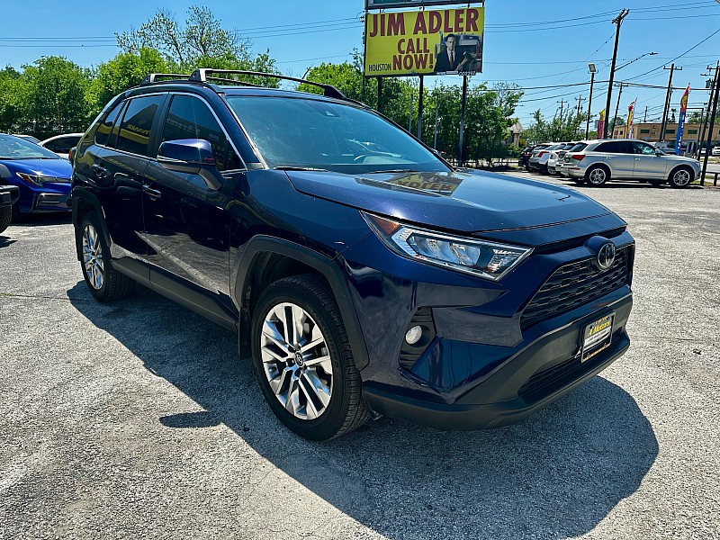 2019 Toyota RAV4 XLE Premium Image 2 of 27
