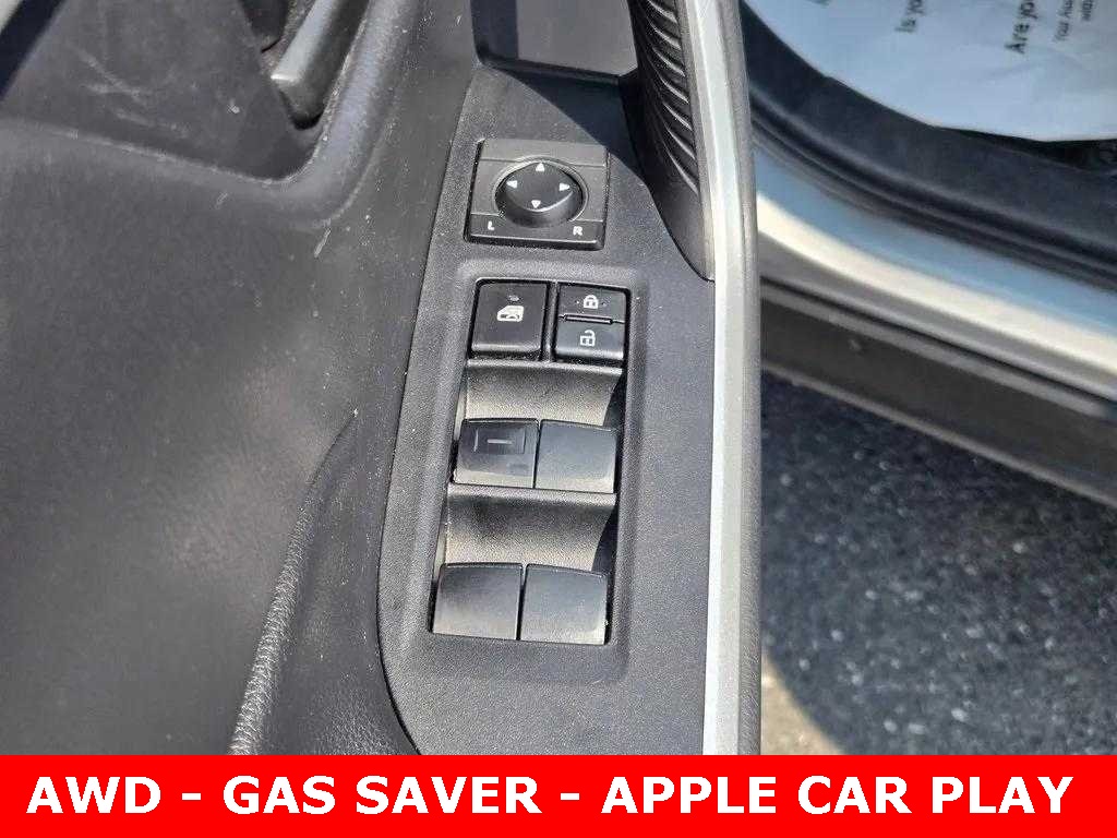 Vehicle image 32 of 35
