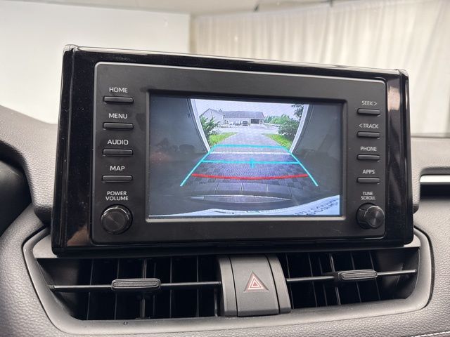 Vehicle image 19 of 23