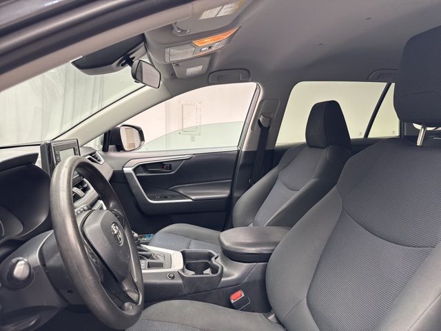 Vehicle image 11 of 23