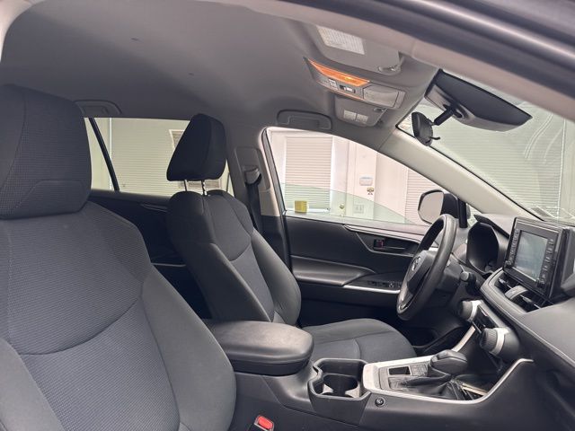 Vehicle image 10 of 23