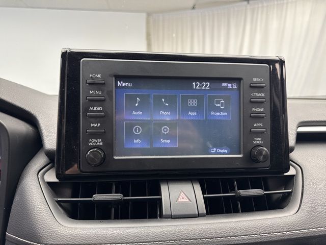 Vehicle image 21 of 23