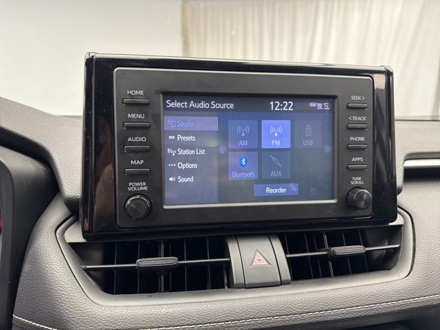 Vehicle image 18 of 23