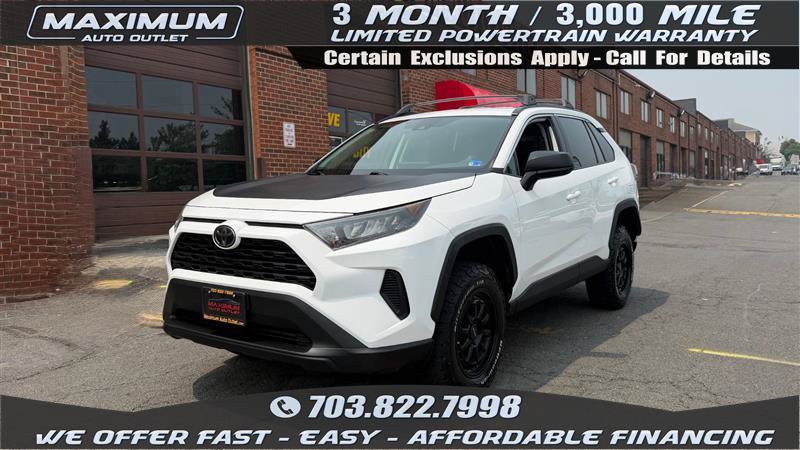 2019 Toyota RAV4 LE Image 1 of 39
