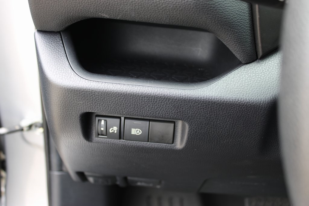 Vehicle image 13 of 28