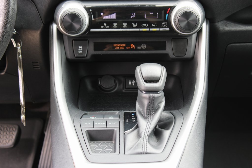 Vehicle image 24 of 28