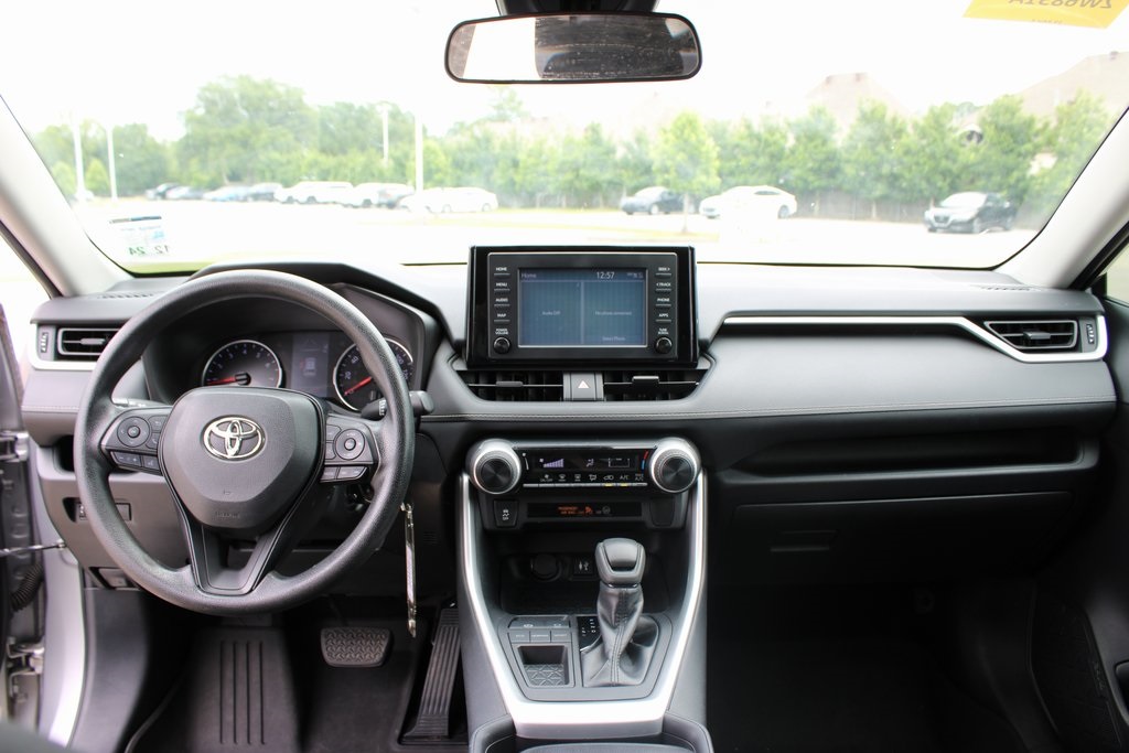 Vehicle image 21 of 28