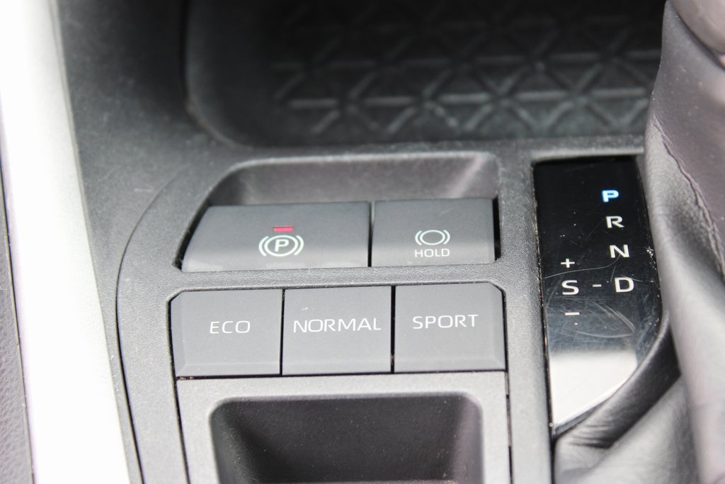 Vehicle image 25 of 28