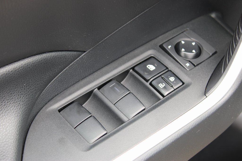 Vehicle image 11 of 28