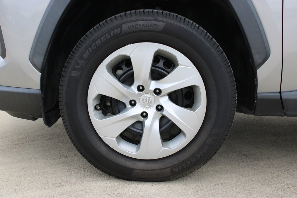 Vehicle image 9 of 28