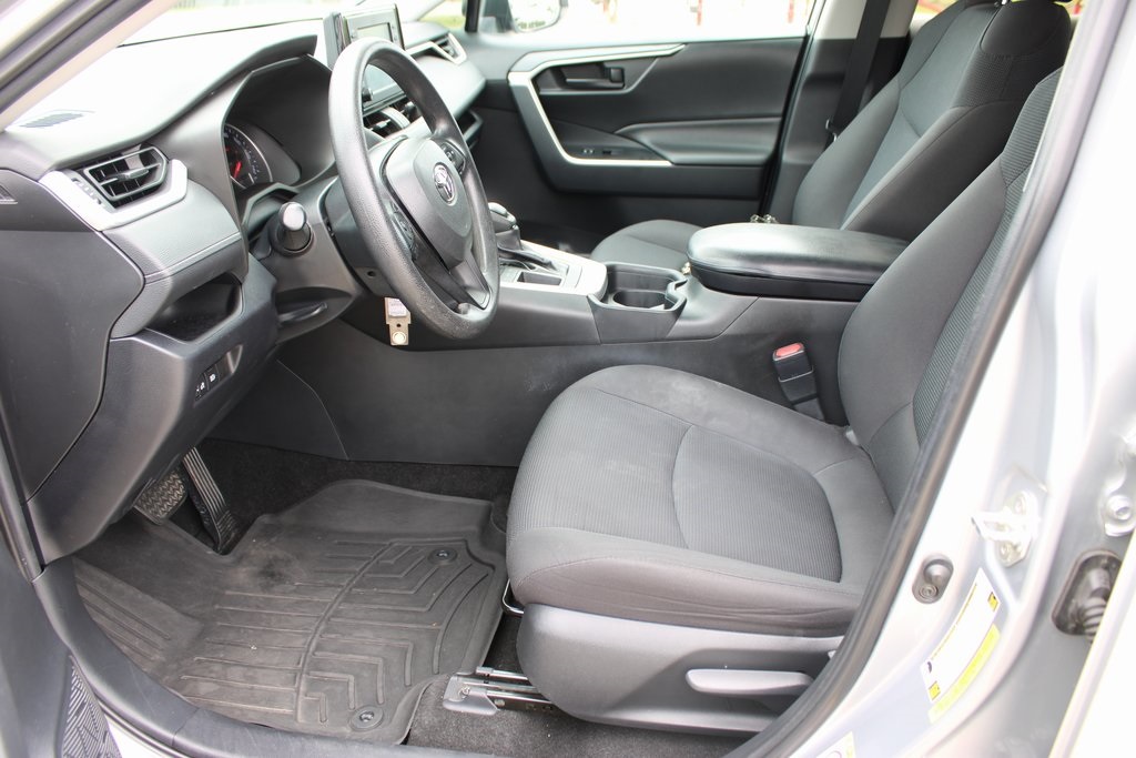 Vehicle image 12 of 28